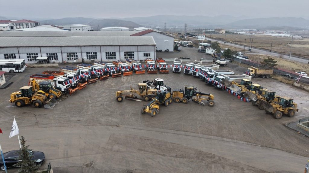 Sivas Belediyesi Kışa Hazır: 180 Personel ve 52 Araç Sahada Olacak AW607387 01 | Gündem Sivas™ Haber