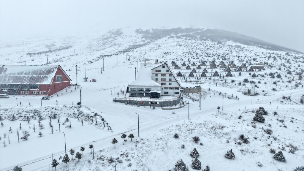 Yıldız Dağı’nda Kar Sevinci: Sezon Açılışı İçin Geri Sayım Başladı AW607612 05 | Gündem Sivas™ Haber