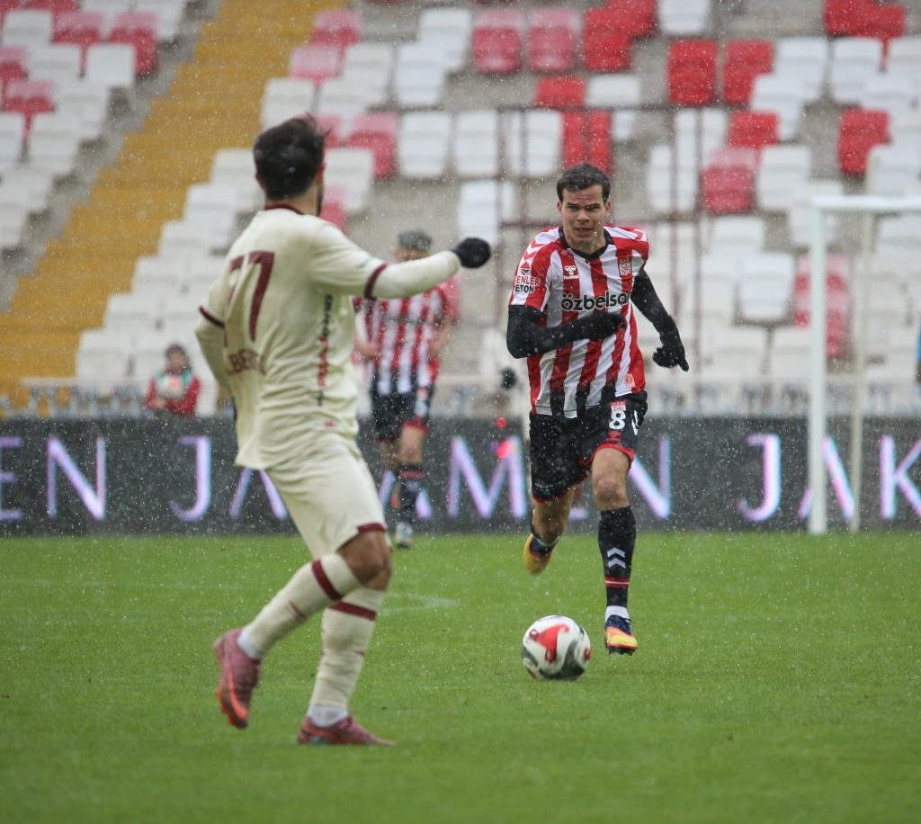 Sivasspor Bandırmaspor'u 2 Golle Geçti! AW607649 08 | Gündem Sivas™ Haber