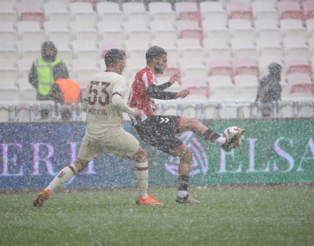 Sivasspor Bandırmaspor'u 2 Golle Geçti! AW607649 11 | Gündem Sivas™ Haber