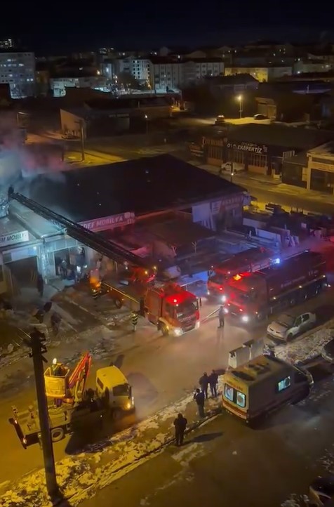 Sivas Ata Sanayi’de Mobilya İmalathanesinde Yangın: Ekiplerin Hızlı Müdahalesi Felaketi Önledi AW610023 01 | Gündem Sivas™ Haber