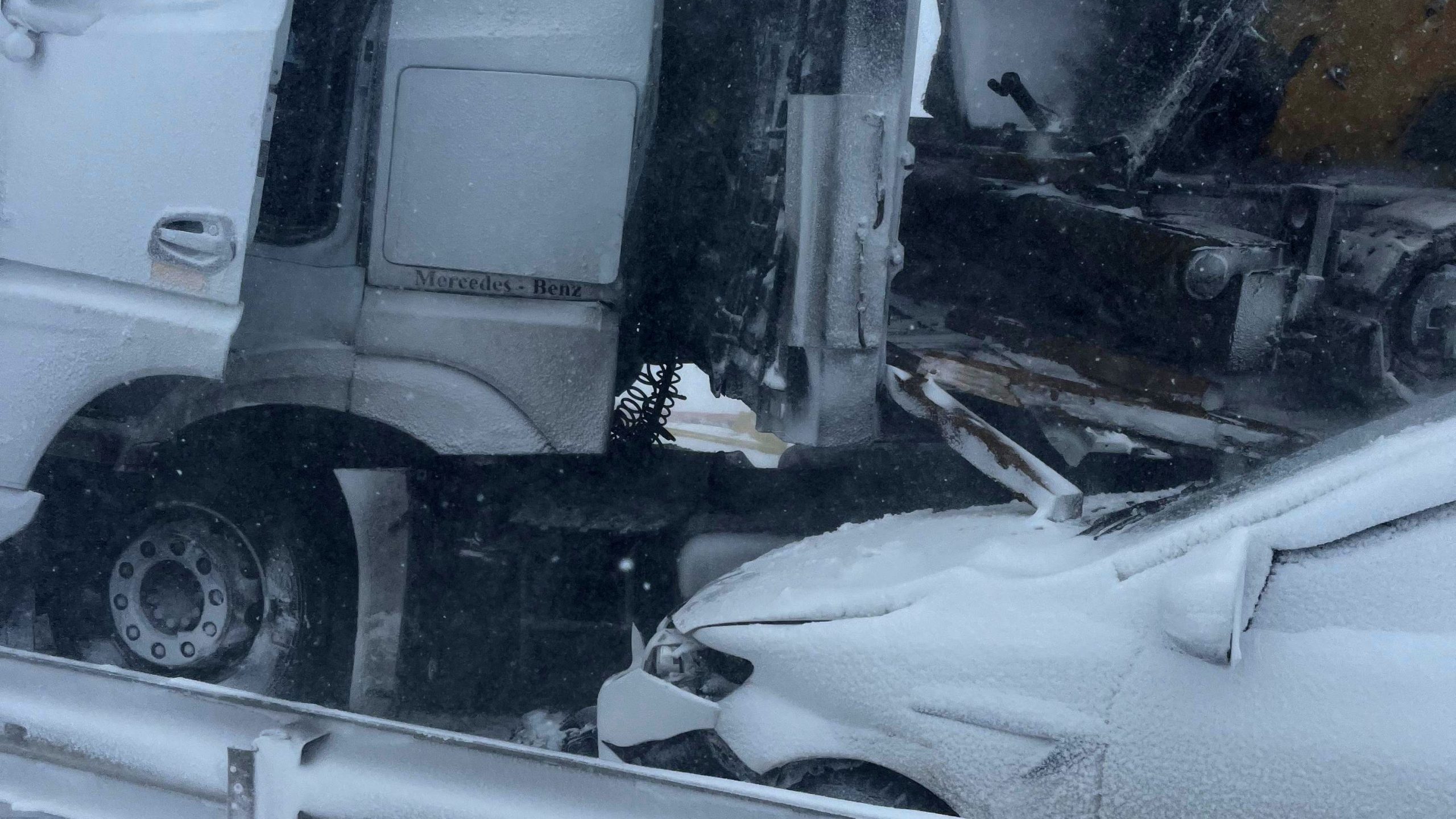 Sivas-Şarkışla Yolunda Kar Alarmı: 5 Araç Zincirleme Kazaya Karıştı, Yol Ulaşıma Kapandı AW610338 10 edited scaled | Gündem Sivas™ Haber