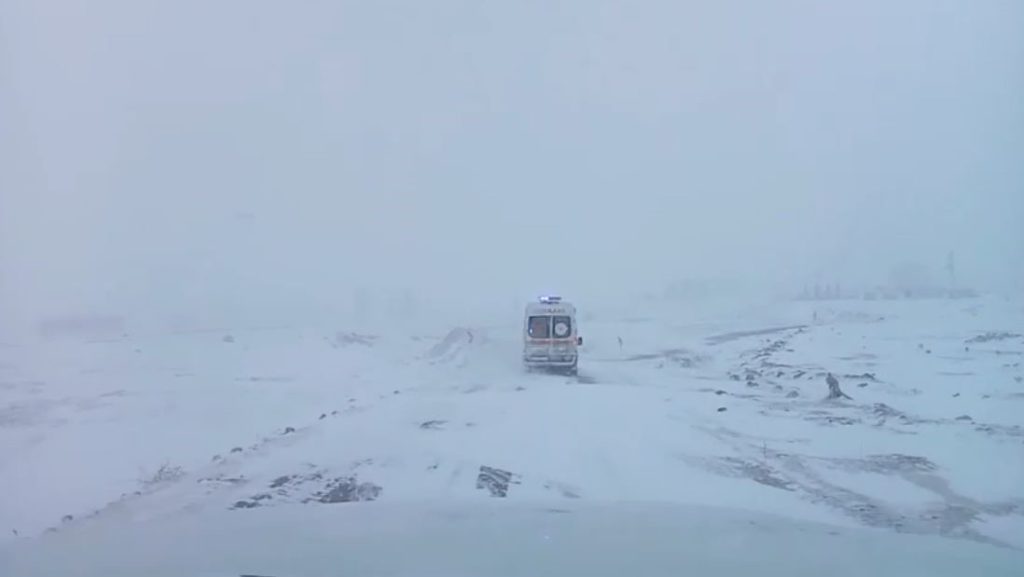 Sivas’ta Karla Mücadele Seferberliği: Hamile Kadın İçin Zamanla Yarışıldı AW610557 04 | Gündem Sivas™ Haber