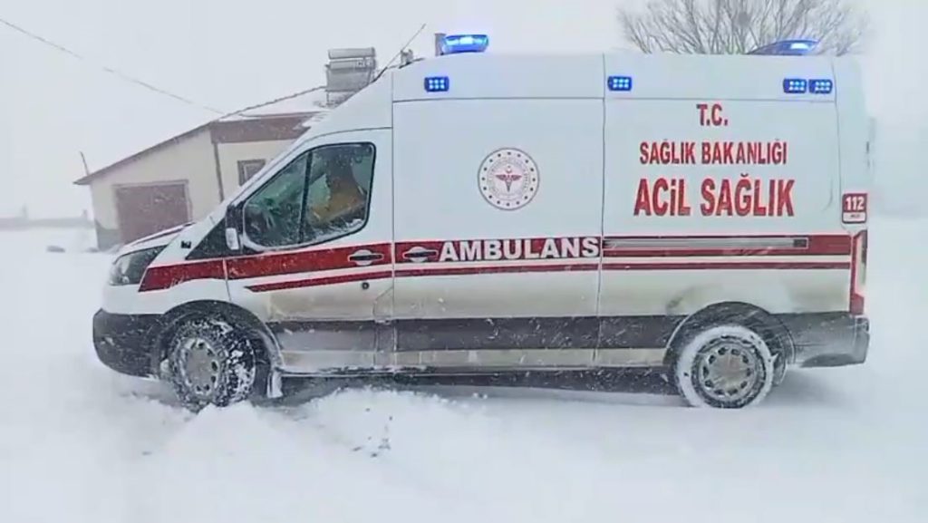 Sivas’ta Karla Mücadele Seferberliği: Hamile Kadın İçin Zamanla Yarışıldı AW610557 05 | Gündem Sivas™ Haber