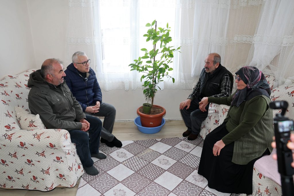 Sivas’ta Kar Alarmı: Kemoterapi Hastası İçin Seferberlik, Köy Yolu Saatler İçinde Açıldı AW610626 06 | Gündem Sivas™ Haber