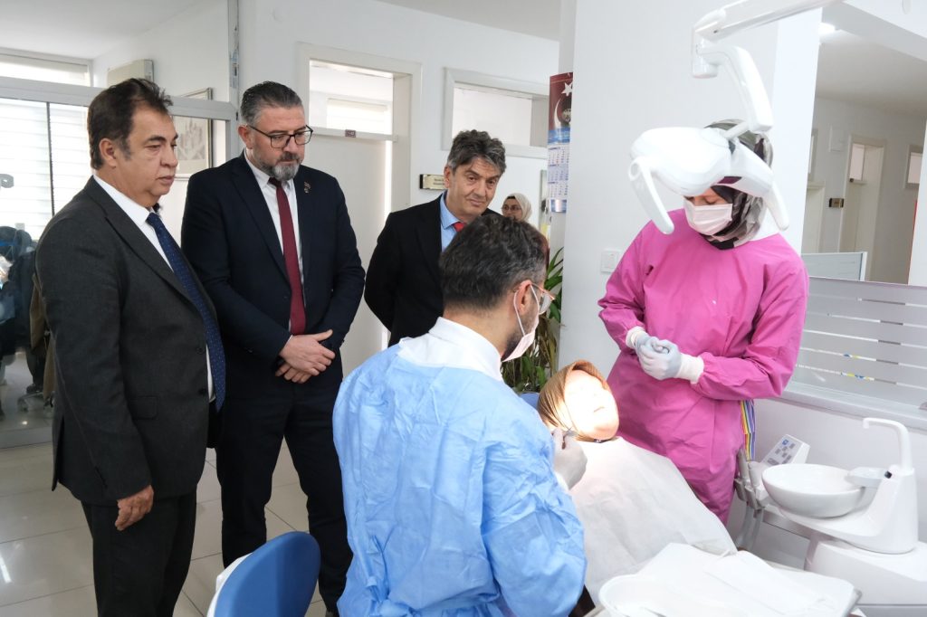 Sivas'ta Şehit ve Gazi Ailelerine Özel Diş Tedavisi Müjdesi Dis Hekimligi Fakultesi 3 | Gündem Sivas™ Haber