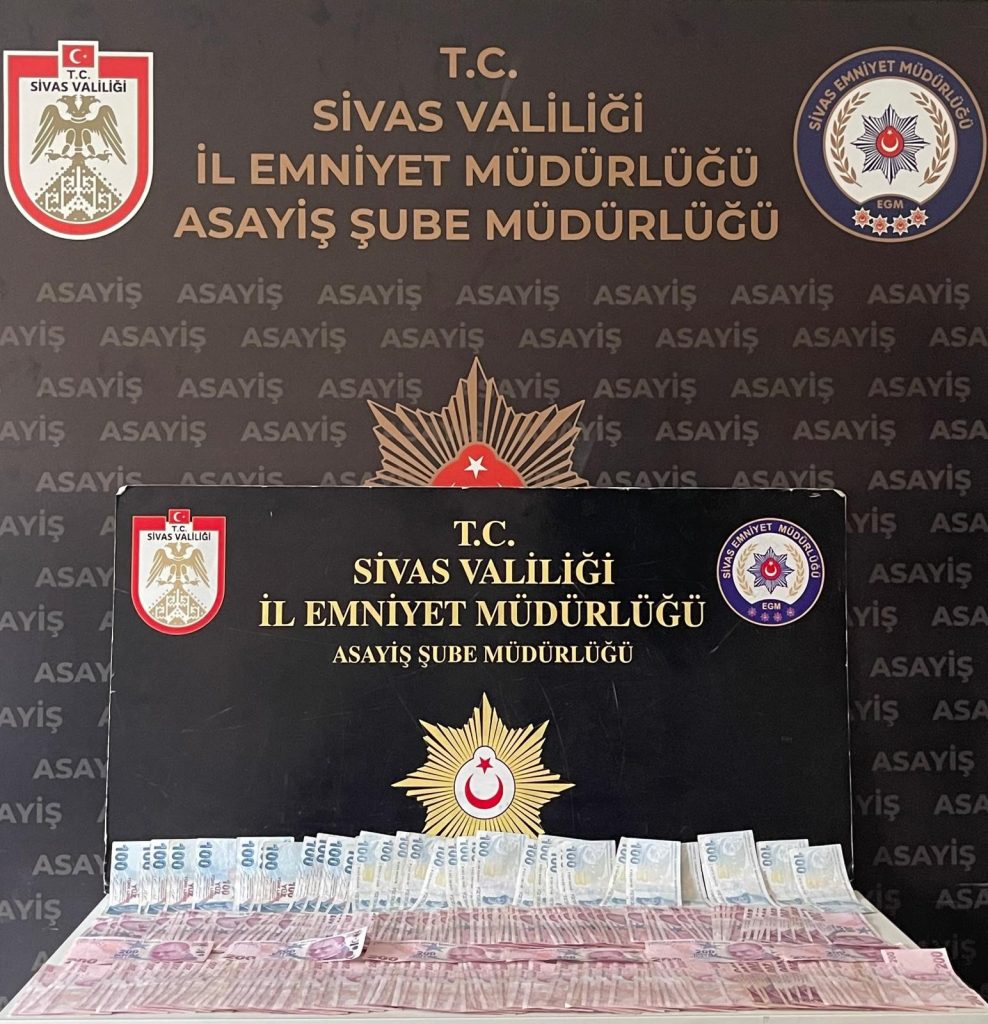 Sivas’ta Cami Hırsızına Suçüstü: Çalınan 40 Bin TL İade Edildi Sivas’ta Cami Hırsızına Suçüstü: Çalınan 40 Bin TL İade Edildi