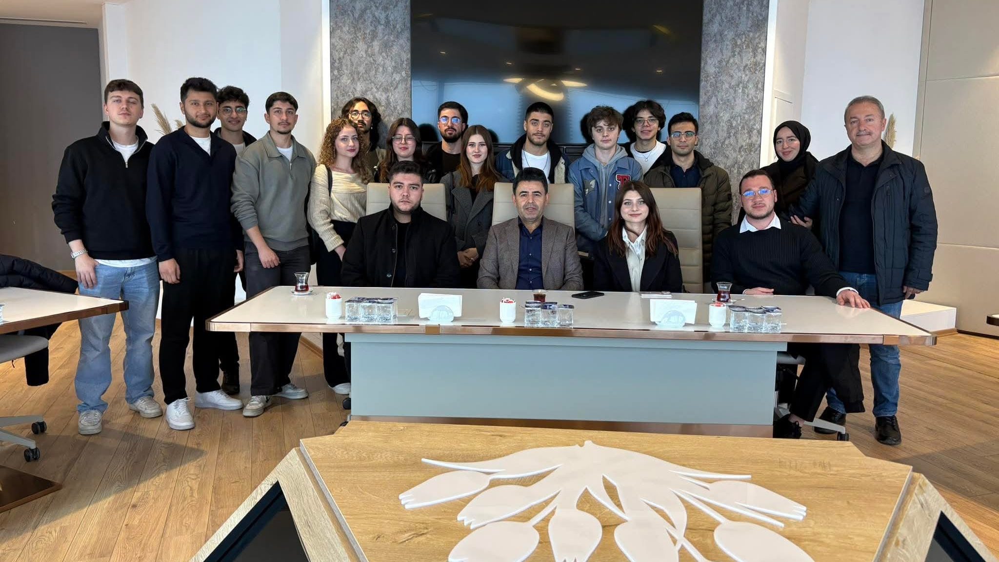 Osman Boyraz Gençlerin Gönlünde Taht Kuruyor: "Gelecek Türkiye’de İnşa Edilecek" Osman Boyraz 2 edited | Gündem Sivas™ Haber