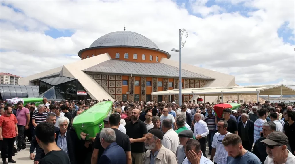 Sivas'ta Bugün Vefat Edenler: 9 Aralık 2025 Cenaze Saatleri ve Defin Yerleri Sivas Cenaze 3 | Gündem Sivas™ Haber