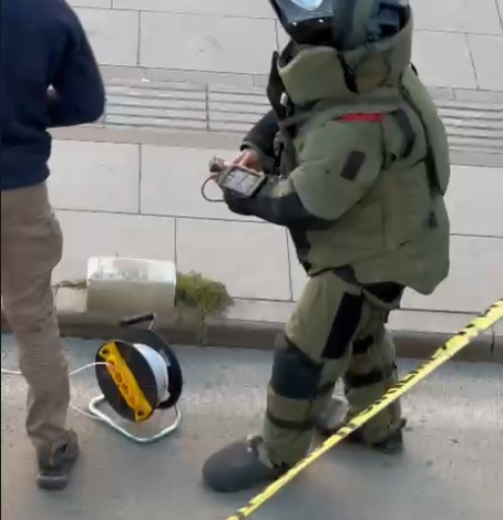 Sivas Valiliği Arkasında Hareketli Dakikalar: Şüpheli Paket Fünye ile Patlatıldı Supheli Paket 3 | Gündem Sivas™ Haber