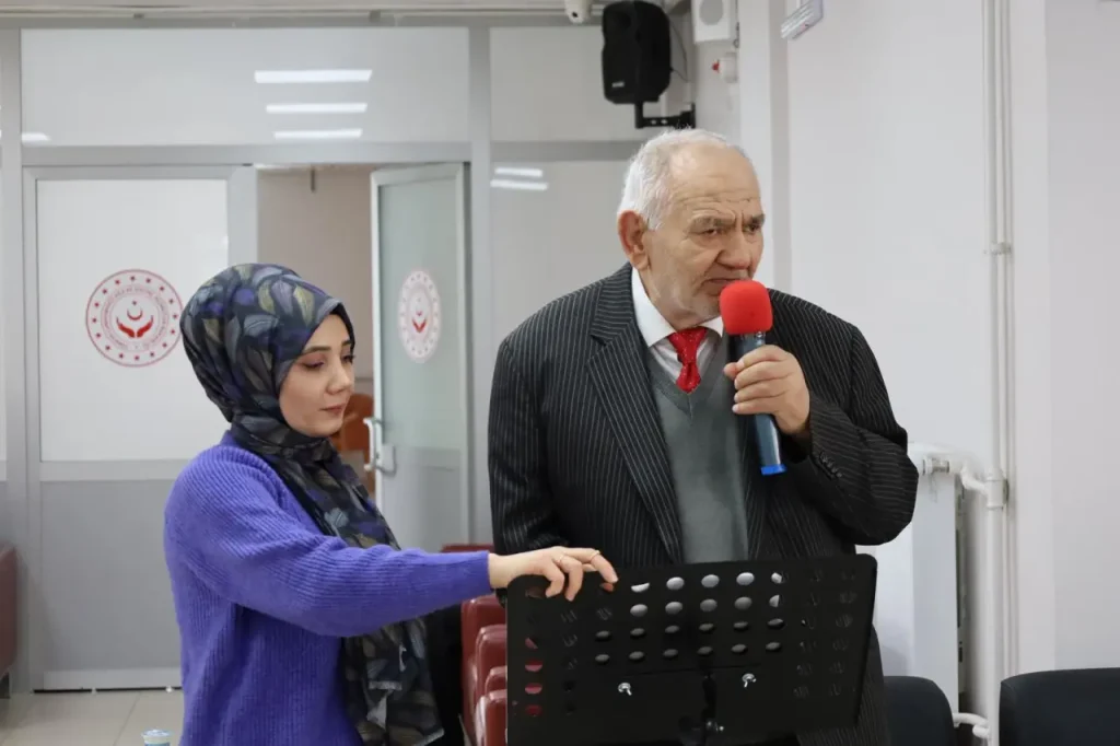 Sivas’ta Şiir ve Âşık Geleneği Huzurevinde Buluştu: Zeki Karasu Onuruna Anlamlı Kültür Programı 1769080784452 image | Gündem Sivas™ Haber