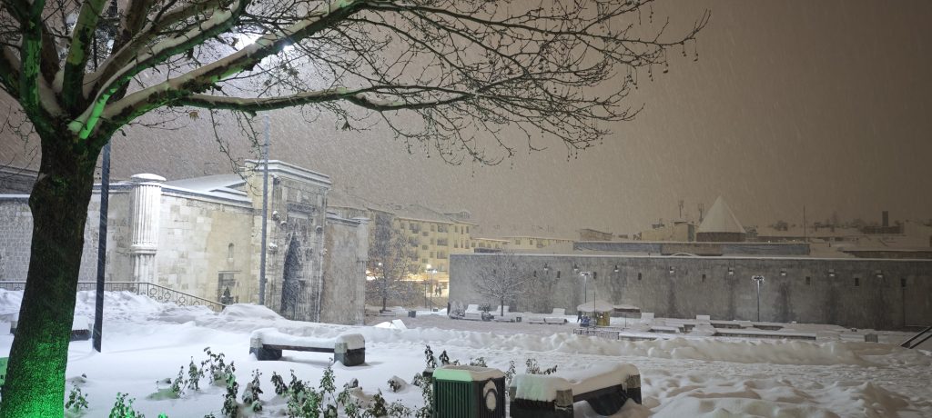 Karın Beyaza Bürüdüğü Sivas’ta Tarihi Kent Meydanı Kartpostallık Görüntülere Sahne Oldu Karın Beyaza Bürüdüğü Sivas’ta Tarihi Kent Meydanı Kartpostallık Görüntülere Sahne Oldu