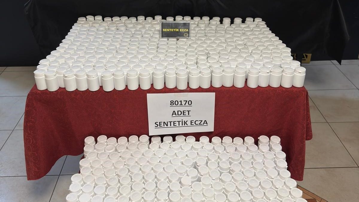 Sivas’ta Yılbaşı Öncesi Narkotik Darbesi: 80 Bin Sentetik Hap Ele Geçirildi, 3 Tutuklama AW610918 01 edited | Gündem Sivas™ Haber