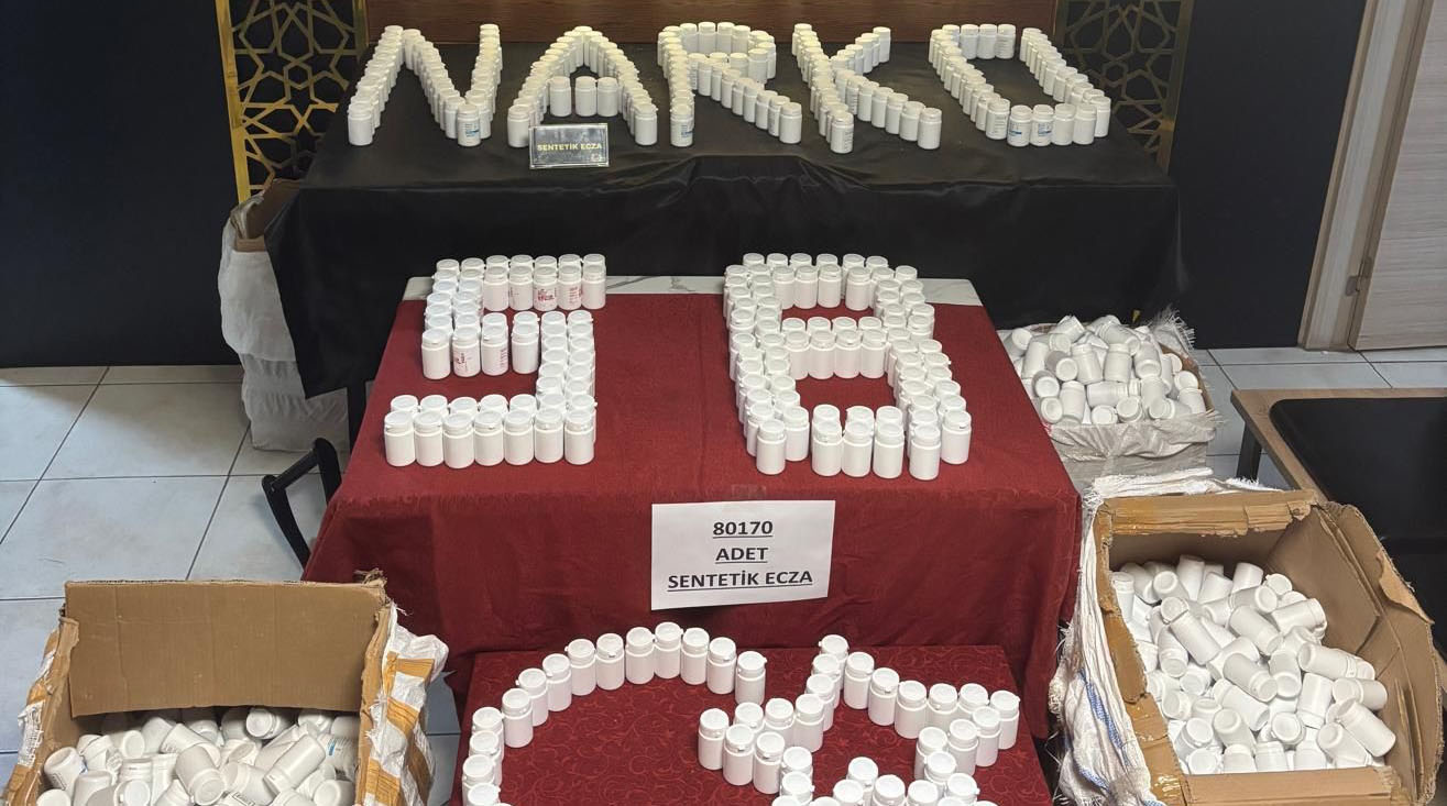 Sivas’ta Yılbaşı Öncesi Narkotik Darbesi: 80 Bin Sentetik Hap Ele Geçirildi, 3 Tutuklama
