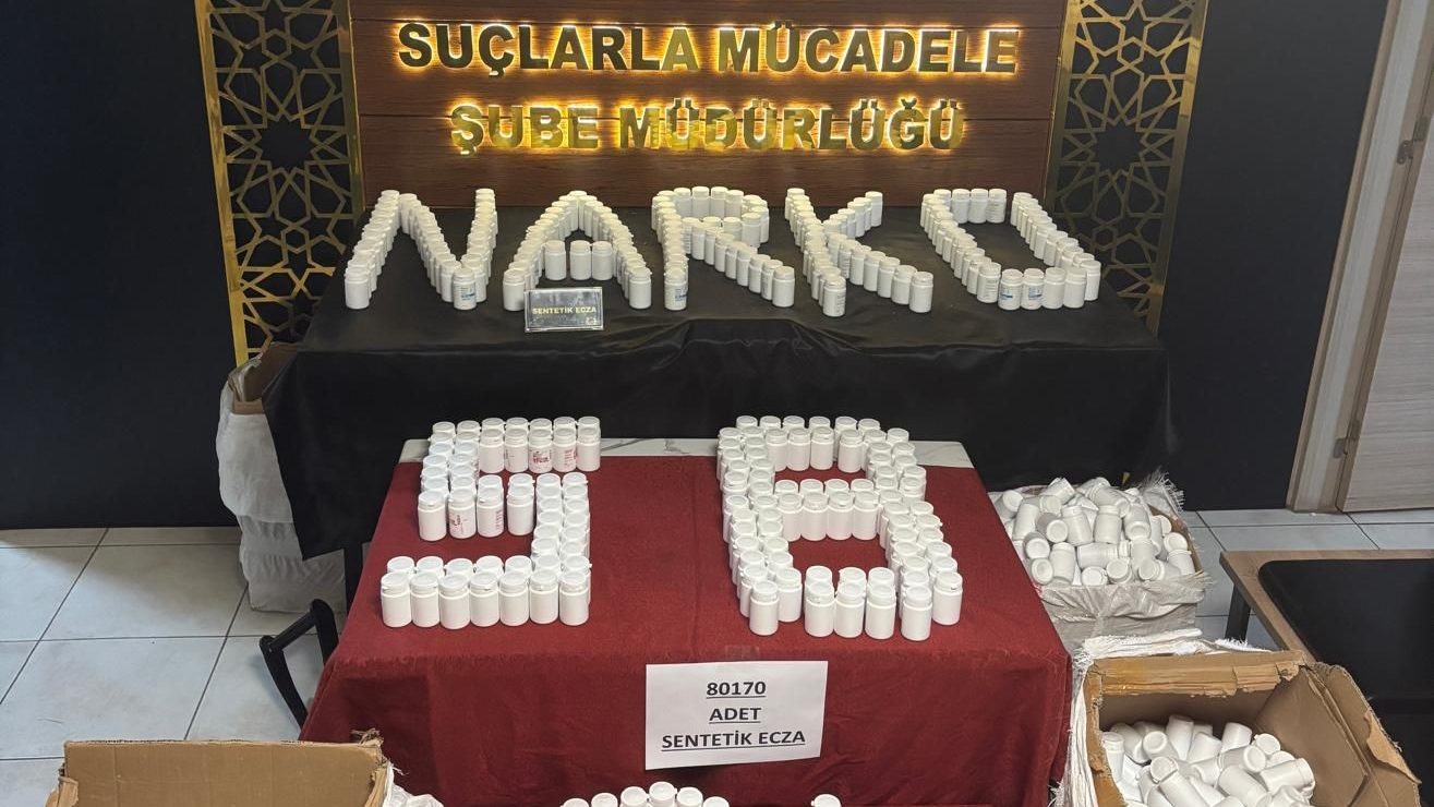 Sivas’ta Yılbaşı Öncesi Narkotik Darbesi: 80 Bin Sentetik Hap Ele Geçirildi, 3 Tutuklama AW610918 02 edited | Gündem Sivas™ Haber