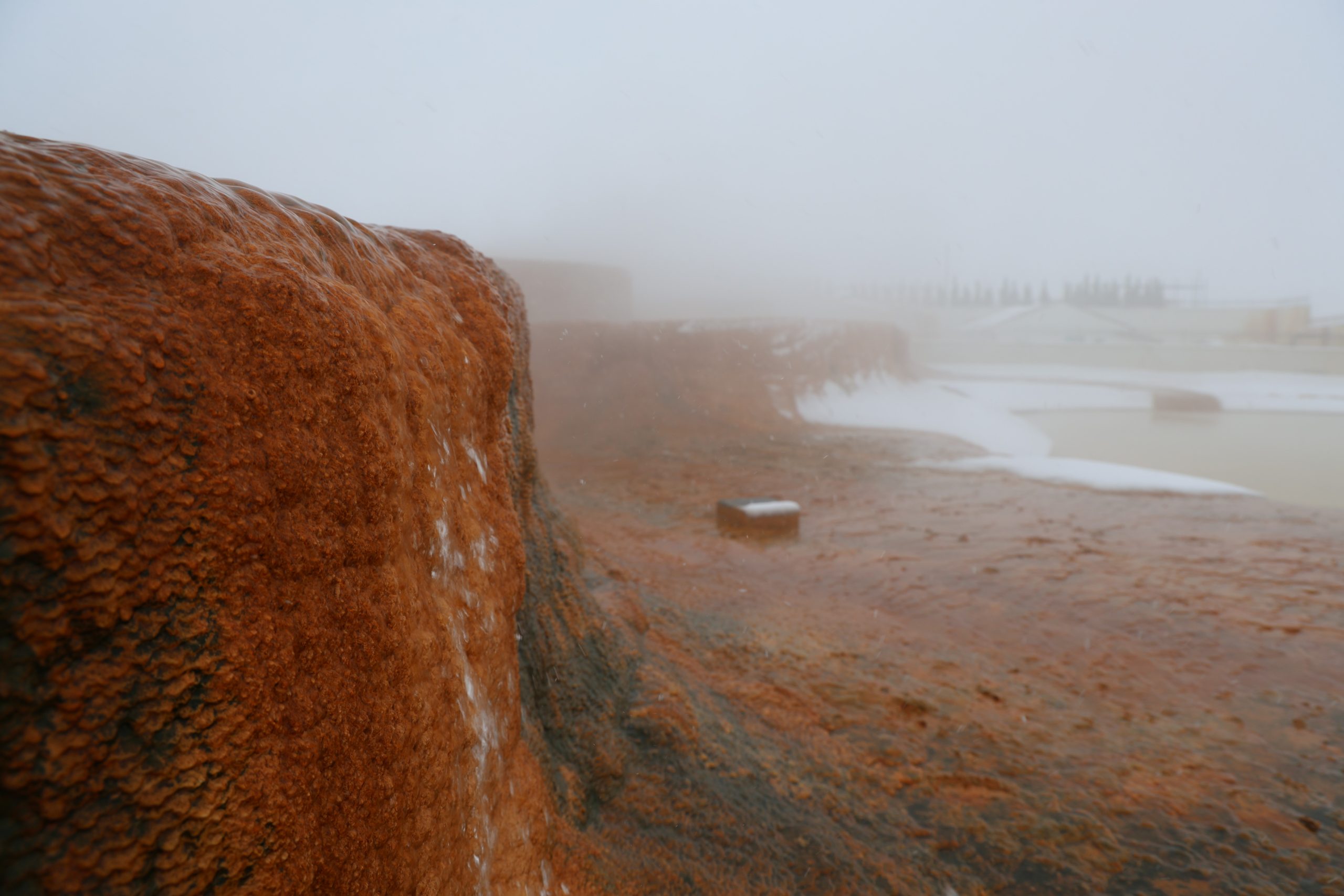 Sivas’ın Pamukkale’si Altınkale Karla Buluştu: Beyazın İçinden Yükselen Sıcak Buhar Büyüledi