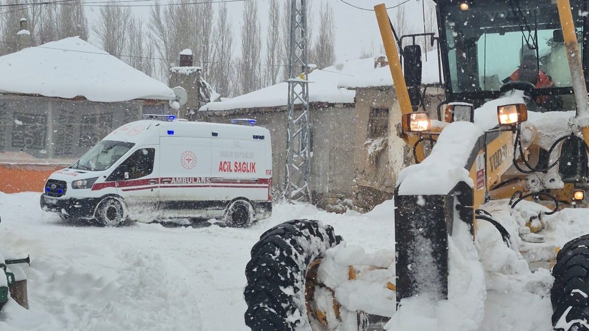 Sivas’ta Kar Alarmı: 850 Köy ve Mahallenin Yolu Kapandı, Soğuklar -19 Dereceyi Gördü AW612037 02 edited | Gündem Sivas™ Haber