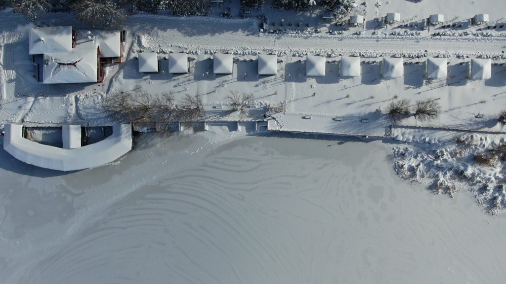 Eksi 21 Derecede Donan Doğa Harikası: Hafik Gölü Buzla Kaplandı, Ortaya Kartpostallık Manzaralar Çıktı AW612452 02 | Gündem Sivas™ Haber