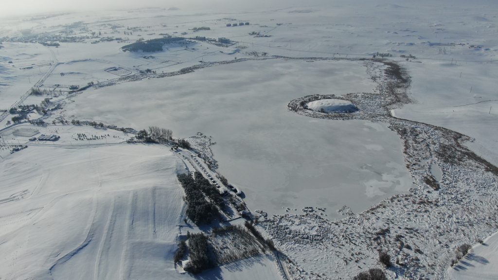 Eksi 21 Derecede Donan Doğa Harikası: Hafik Gölü Buzla Kaplandı, Ortaya Kartpostallık Manzaralar Çıktı AW612452 04 | Gündem Sivas™ Haber