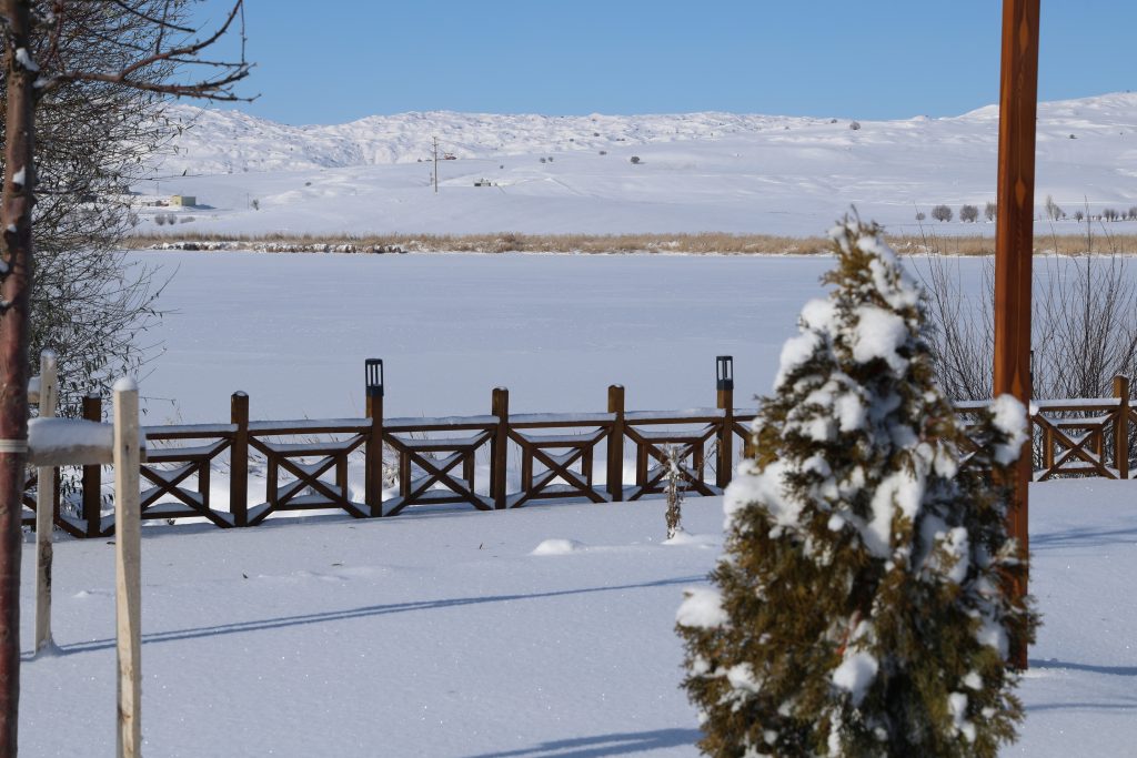 Eksi 21 Derecede Donan Doğa Harikası: Hafik Gölü Buzla Kaplandı, Ortaya Kartpostallık Manzaralar Çıktı AW612452 07 | Gündem Sivas™ Haber
