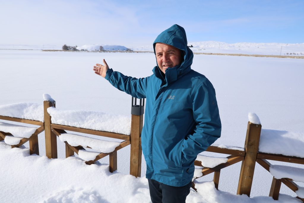 Eksi 21 Derecede Donan Doğa Harikası: Hafik Gölü Buzla Kaplandı, Ortaya Kartpostallık Manzaralar Çıktı AW612452 09 | Gündem Sivas™ Haber