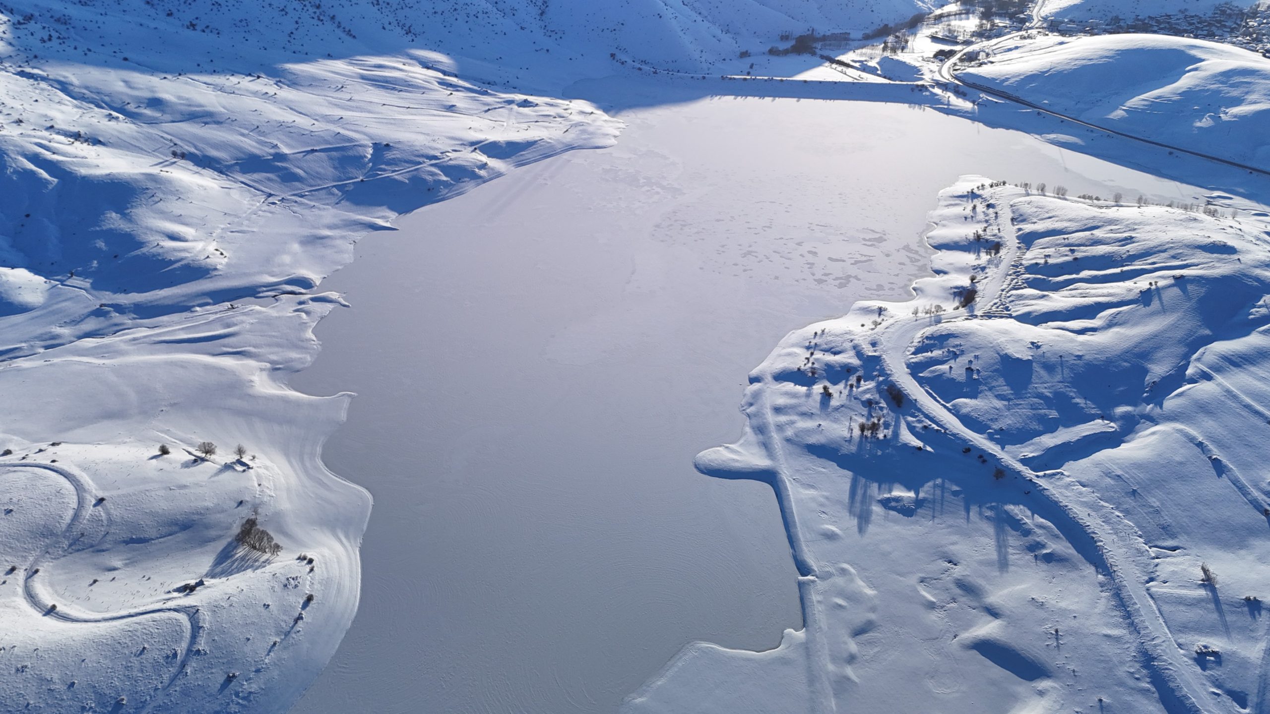 Sivas’ta Sibirya Soğukları Etkisini Artırdı: Yıldız Göleti Tamamen Buz Tuttu, Kartpostallık Manzaralar Oluştu