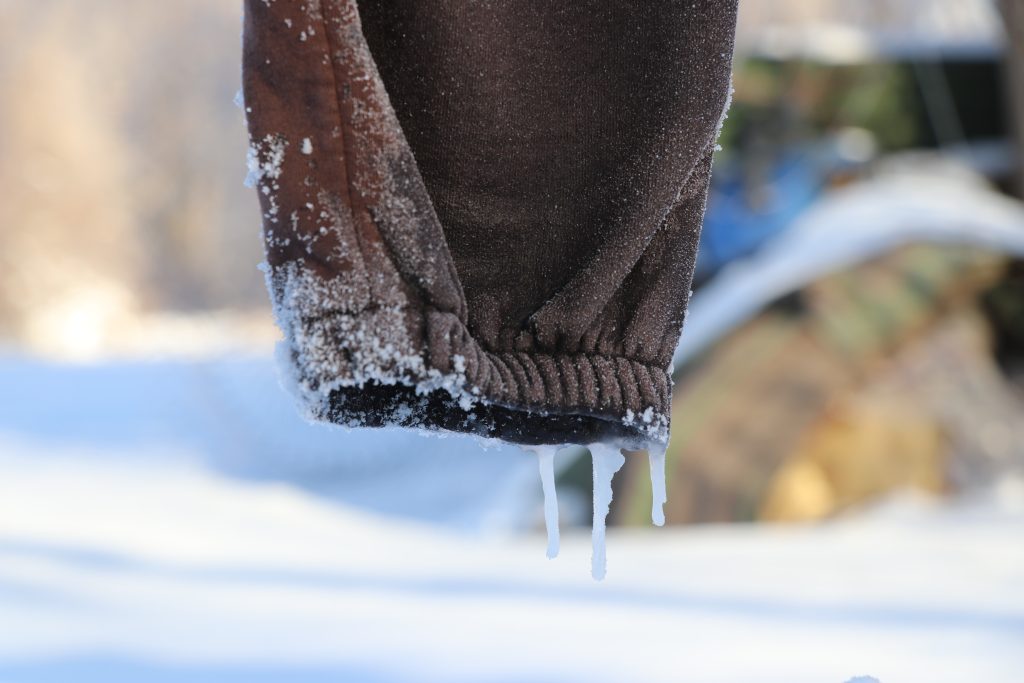 Sivas’ta Dondurucu Soğuk Şaşkına Çevirdi: Gece Asılan Islak Kıyafetler Sabah Taş Gibi Oldu AW613722 05 | Gündem Sivas™ Haber