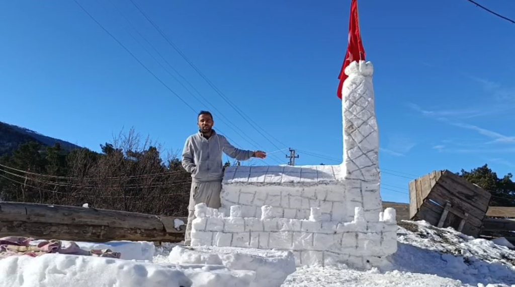 Sivas’ın Ücra Köyünde Hayal Güce Dönüştü: Çocuklar Kız Kulesi Manzarasında Çay Keyfini Kardan Yaşadı AW613802 02 | Gündem Sivas™ Haber