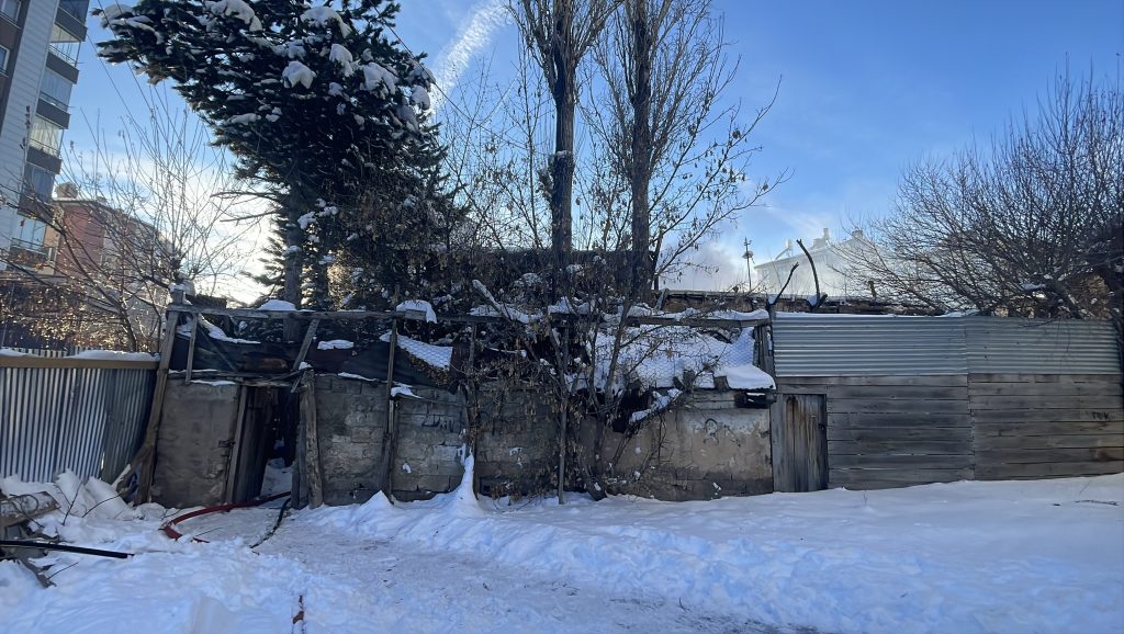 Sivas’ta Korkutan Yangın: 90 Yaşındaki Vatandaş Alevlerin Arasından Son Anda Kurtarıldı AW613971 04 | Gündem Sivas™ Haber