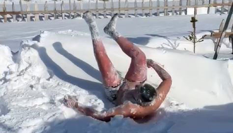 Sivas’ta 14 Yaşındaki Judo Sporcusundan Eksi Derecelerde Kar Banyosu: Disiplini ve Cesaretiyle Dikkat Çekti Sivas’ta 14 Yaşındaki Judo Sporcusundan Eksi Derecelerde Kar Banyosu: Disiplini ve Cesaretiyle Dikkat Çekti