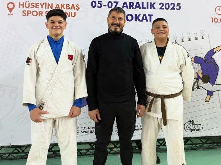 Sivas’ta 14 Yaşındaki Judo Sporcusundan Eksi Derecelerde Kar Banyosu: Disiplini ve Cesaretiyle Dikkat Çekti AW614400 07 edited | Gündem Sivas™ Haber