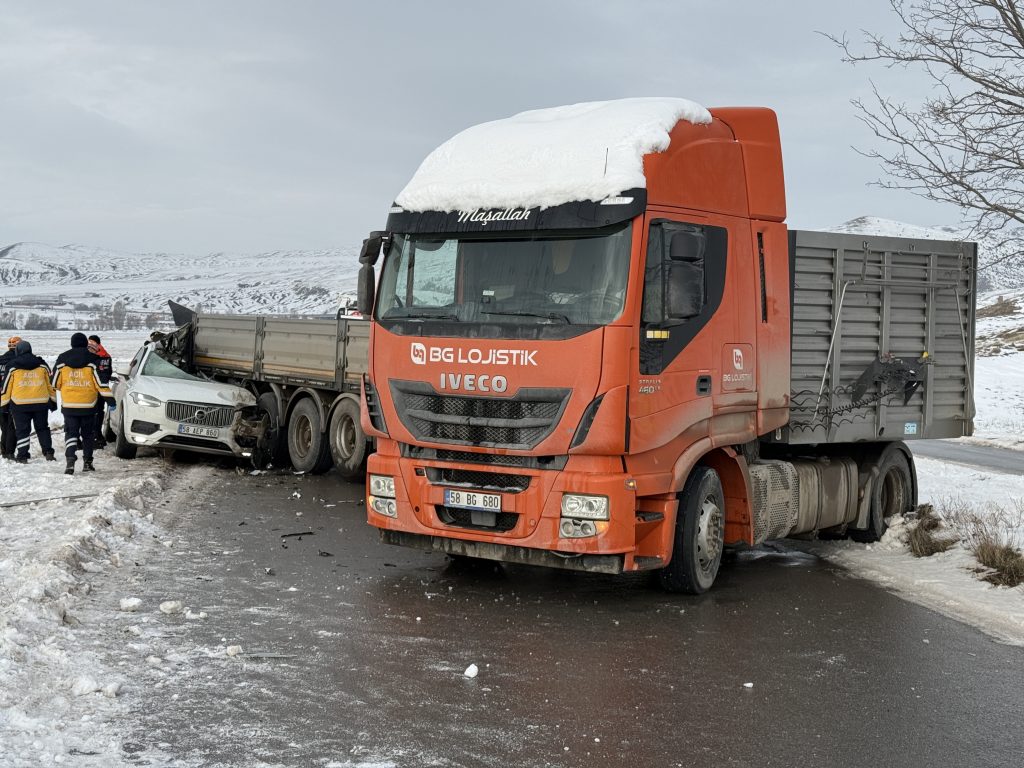 Sivas’ta Buzlanma Faciası: İş İnsanı Ahmet Yasak Trafik Kazasında Hayatını Kaybetti AW615703 03 | Gündem Sivas™ Haber