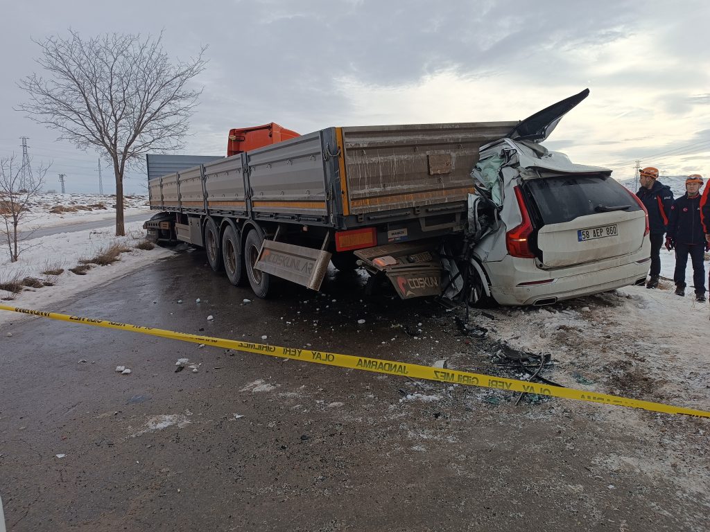 Sivas’ta Buzlanma Faciası: İş İnsanı Ahmet Yasak Trafik Kazasında Hayatını Kaybetti AW615703 04 | Gündem Sivas™ Haber