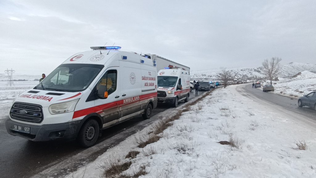 Sivas’ta Buzlanma Faciası: İş İnsanı Ahmet Yasak Trafik Kazasında Hayatını Kaybetti AW615703 05 | Gündem Sivas™ Haber