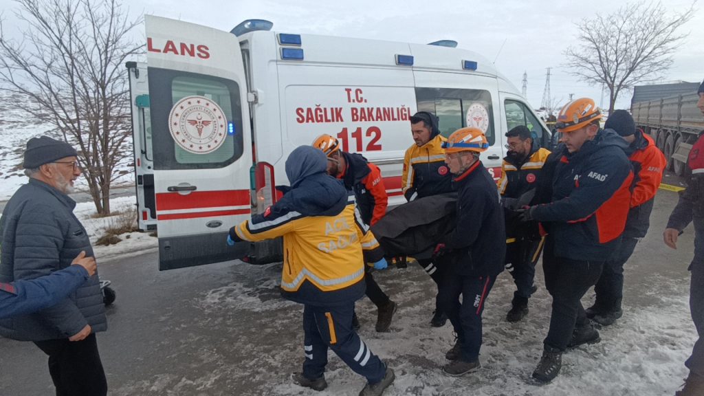 Sivas’ta Buzlanma Faciası: İş İnsanı Ahmet Yasak Trafik Kazasında Hayatını Kaybetti AW615703 07 | Gündem Sivas™ Haber