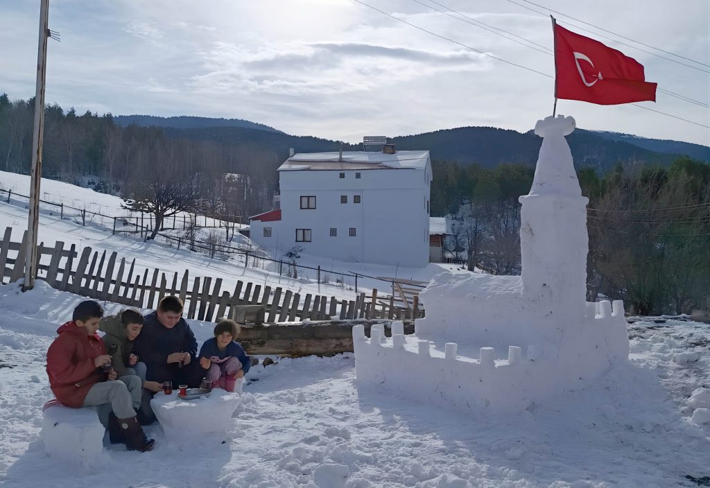 Kardan Kız Kulesi ile Türkiye’nin Gündemine Oturdular: Sivas Valisi Şimşek’ten Çocuklara Anlamlı Davet AW616161 06 | Gündem Sivas™ Haber