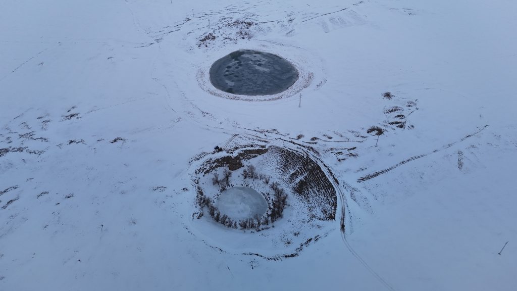 Sivas’ın “Doğadaki İki Gözü” Dondu: Ağgöl ve Karagöl’de Kartpostallık Kış Manzarası AW616482 05 | Gündem Sivas™ Haber