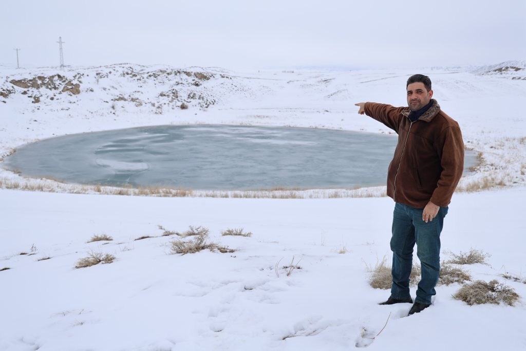 Sivas’ın “Doğadaki İki Gözü” Dondu: Ağgöl ve Karagöl’de Kartpostallık Kış Manzarası AW616482 09 | Gündem Sivas™ Haber