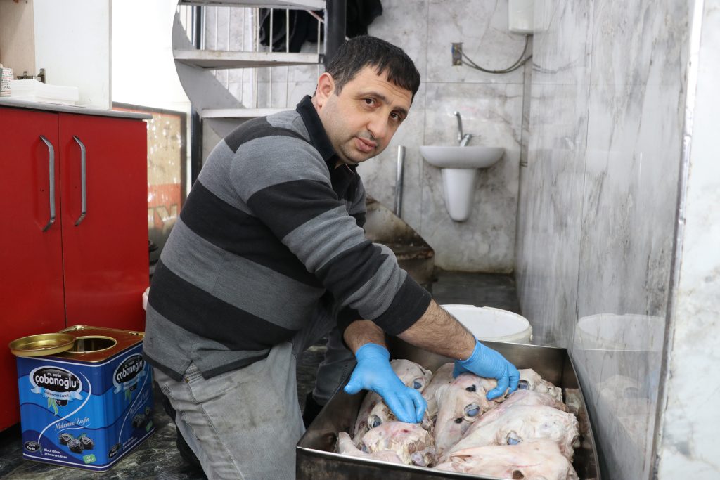 Sivas’ın 16 Saatte Hazırlanan Kış Klasiği: Taş Fırında Pişen Kelleye Yoğun İlgi AW616488 07 | Gündem Sivas™ Haber