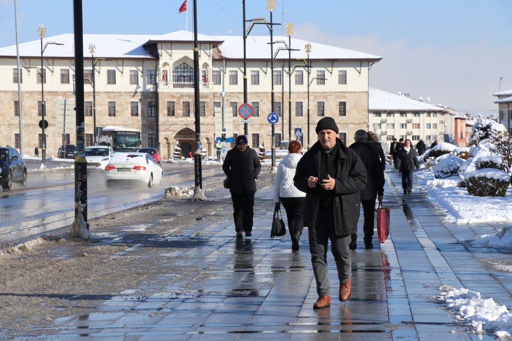 Tarkan’ın Sivas’a 946 Milyon TL’lik Eğitim Bağışı İddiası Resmen Yalanlandı: Gerçek Resmi Açıklamayla Ortaya Çıktı AW616632 02 | Gündem Sivas™ Haber