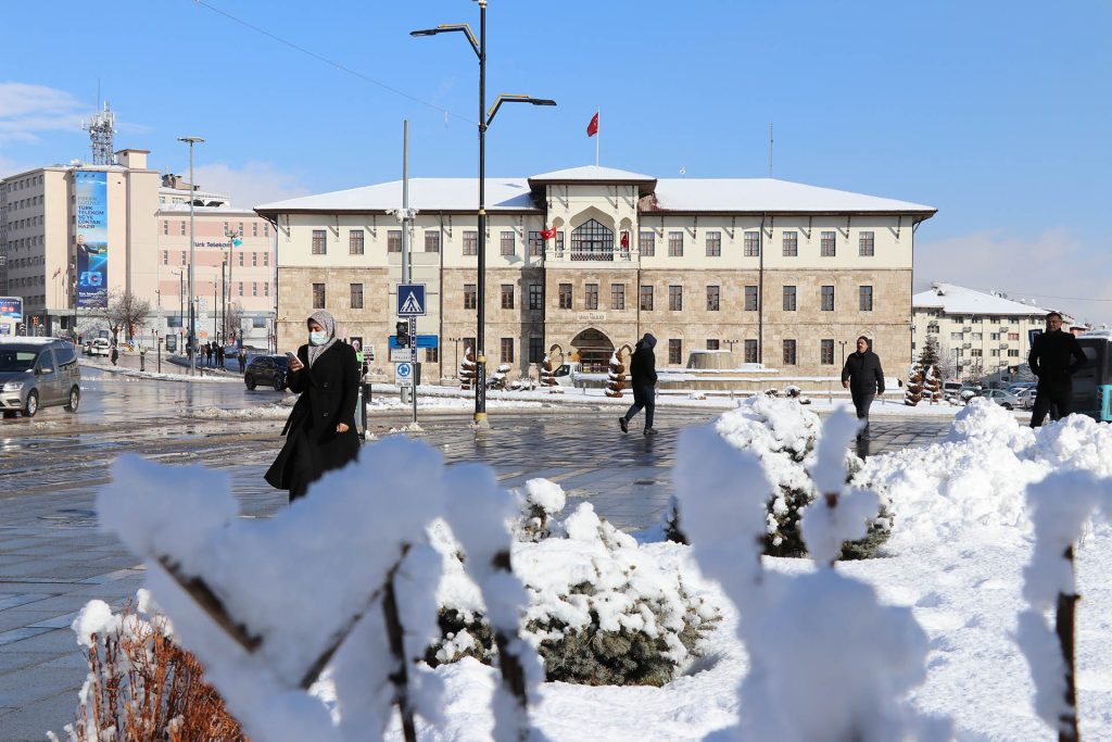 Tarkan’ın Sivas’a 946 Milyon TL’lik Eğitim Bağışı İddiası Resmen Yalanlandı: Gerçek Resmi Açıklamayla Ortaya Çıktı Tarkan’ın Sivas’a 946 Milyon TL’lik Eğitim Bağışı İddiası Resmen Yalanlandı: Gerçek Resmi Açıklamayla Ortaya Çıktı