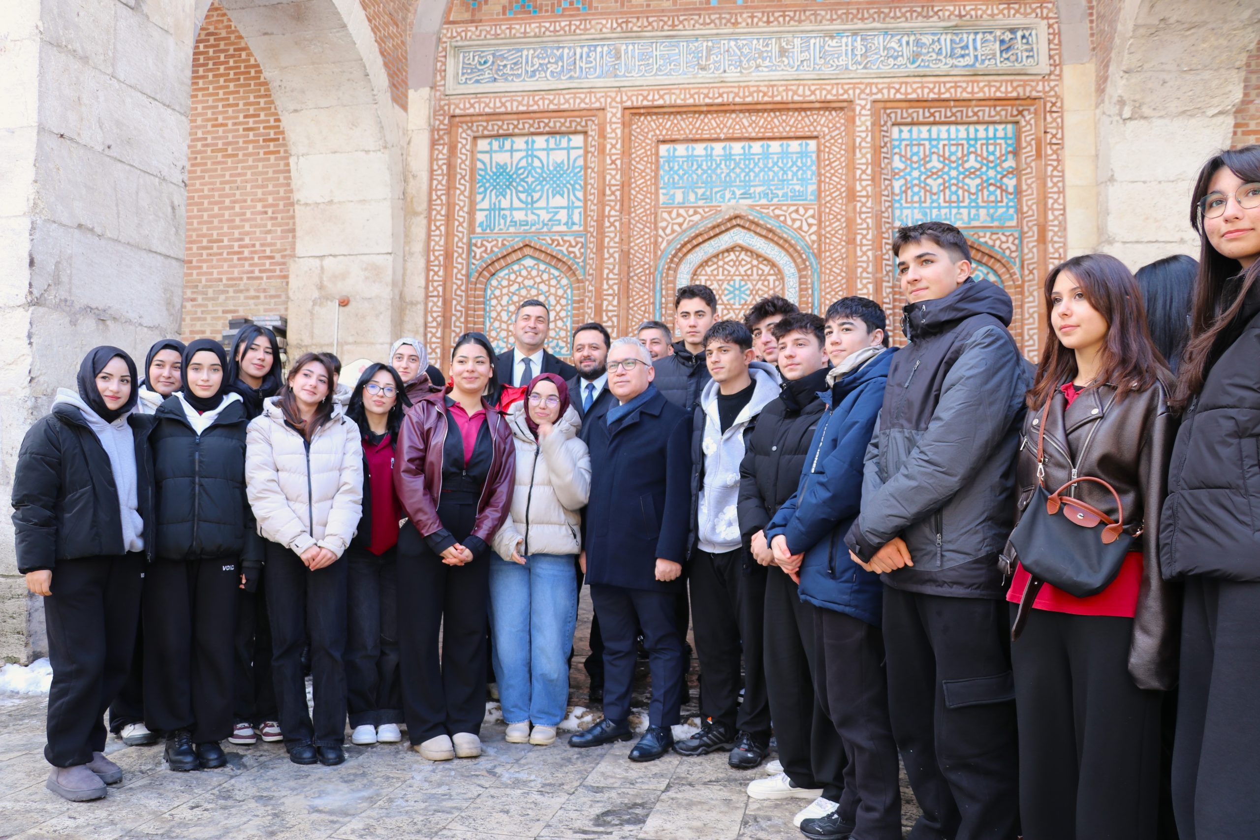 Sivas’ta 806 Yıllık Vefa: Sultan I. İzzeddin Keykavus, Şifahiye Medresesi’ndeki Kabri Başında Anıldı