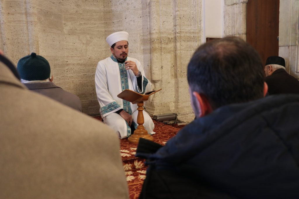 Sivas’ta 806 Yıllık Vefa: Sultan I. İzzeddin Keykavus, Şifahiye Medresesi’ndeki Kabri Başında Anıldı AW616773 04 | Gündem Sivas™ Haber