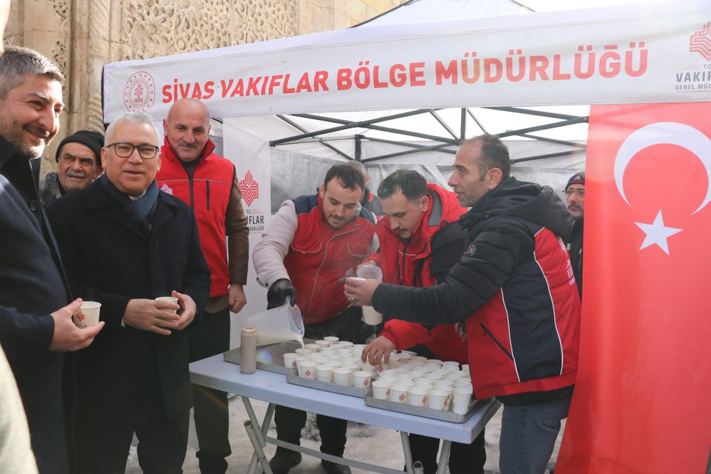 Sivas’ta 806 Yıllık Vefa: Sultan I. İzzeddin Keykavus, Şifahiye Medresesi’ndeki Kabri Başında Anıldı AW616773 07 | Gündem Sivas™ Haber