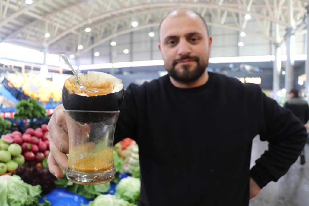 Soğuklar Bastırdı, Öksürük Arttı: Sivas’ta Vatandaşlar Çareyi “Babaanne İlacı”nda Buluyor AW618220 01 | Gündem Sivas™ Haber