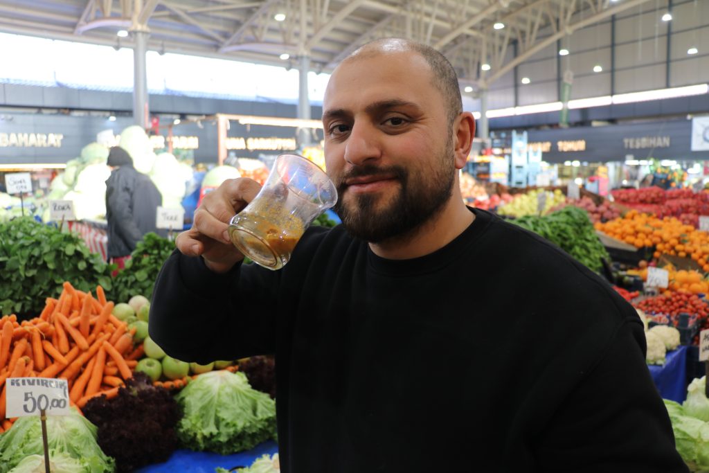 Soğuklar Bastırdı, Öksürük Arttı: Sivas’ta Vatandaşlar Çareyi “Babaanne İlacı”nda Buluyor AW618220 02 | Gündem Sivas™ Haber