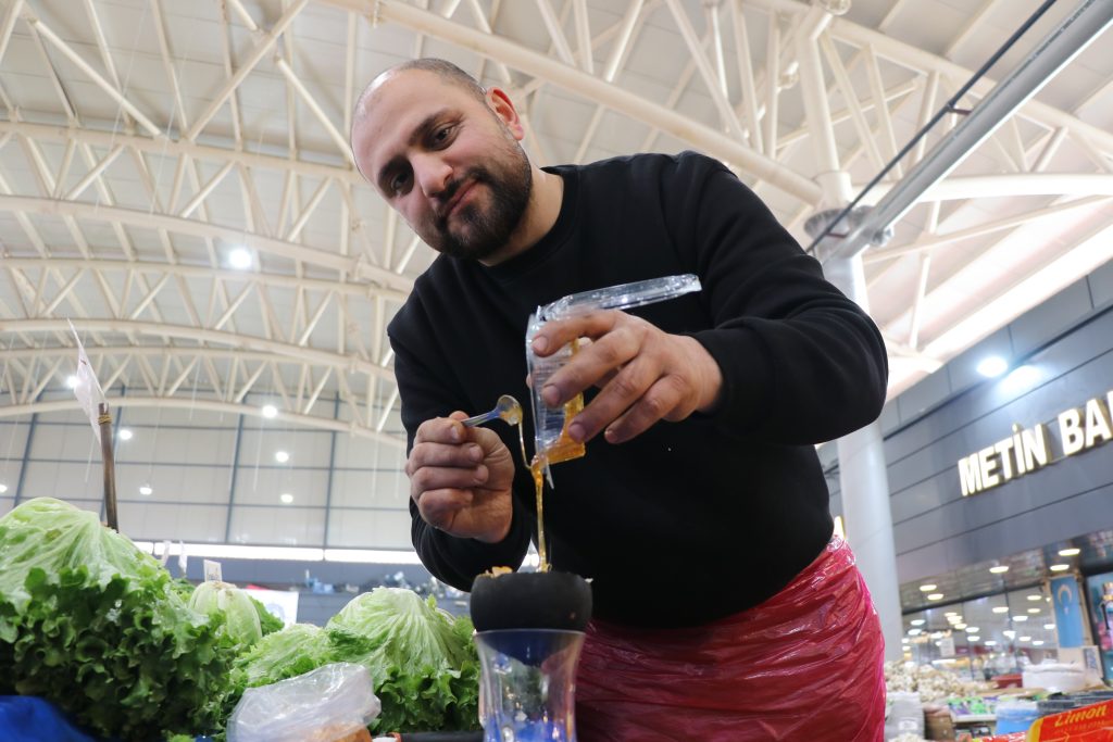 Soğuklar Bastırdı, Öksürük Arttı: Sivas’ta Vatandaşlar Çareyi “Babaanne İlacı”nda Buluyor AW618220 03 1 | Gündem Sivas™ Haber