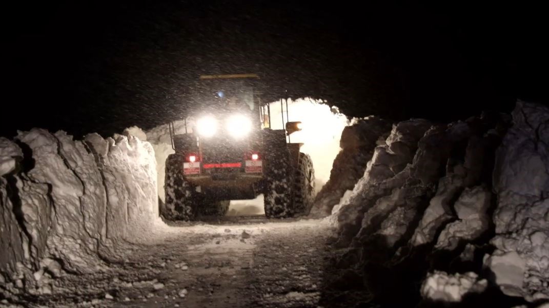 Sivas’ta Karla Kapanan Köyde Zamanla Yarış: Kalp Hastası Kadın İçin Seferberlik