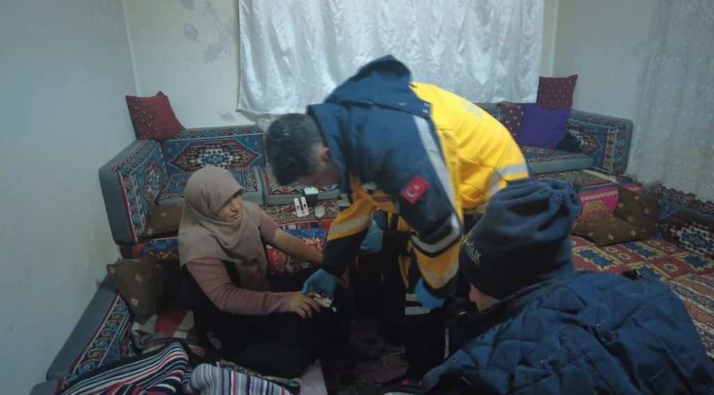 Sivas’ta Karla Kapanan Köyde Zamanla Yarış: Kalp Hastası Kadın İçin Seferberlik AW619113 05 | Gündem Sivas™ Haber