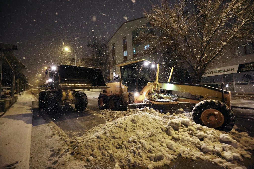 Sivas’ta Kar Seferberliği: 65 Mahallede Anında Müdahale, 778 Personel Sahada AW619278 05 1 | Gündem Sivas™ Haber